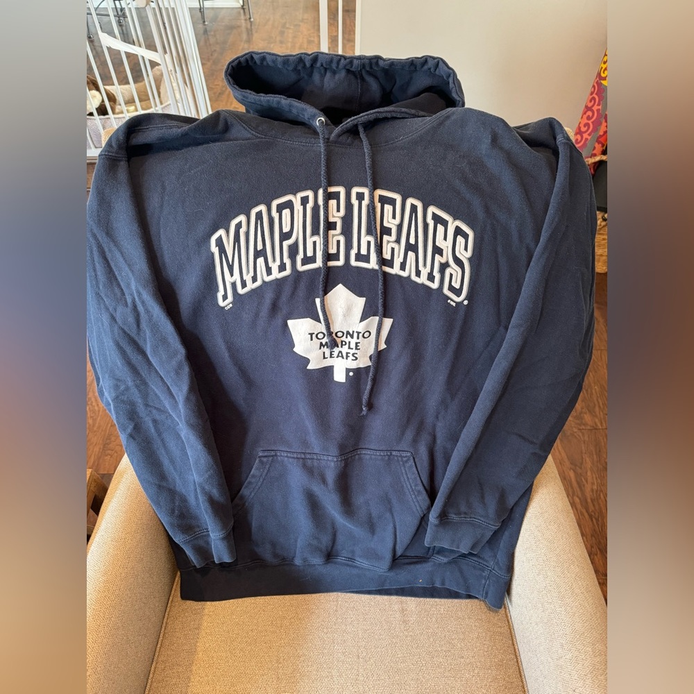 Maple Leafs Vintage sweatshirt. Size XL.